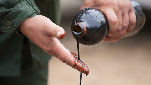 Добыча нефти, архивное фото - Sputnik Беларусь