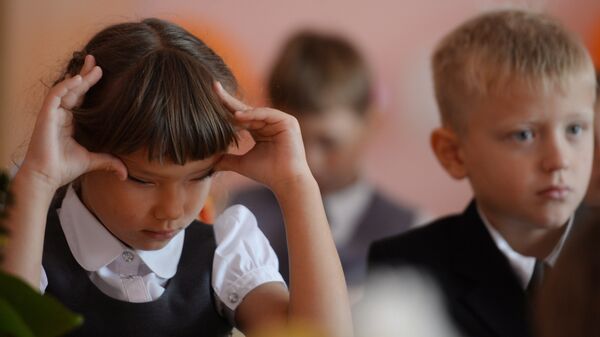 Школьники на уроке, архивное фото - Sputnik Беларусь