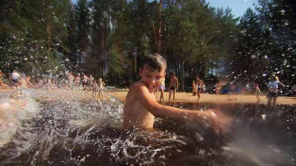 В детских оздоровительных лагерях ребята смогут не только укрепить здоровье, но и весело провести время - Sputnik Беларусь