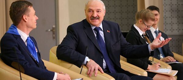 Встреча президента Беларуси Александра Лукашенко со школьниками - Sputnik Беларусь
