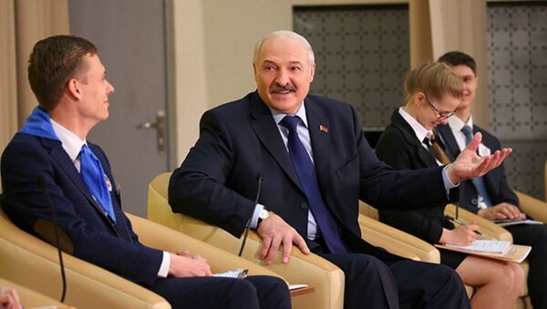 Встреча президента Беларуси Александра Лукашенко со школьниками - Sputnik Беларусь