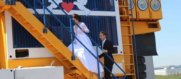 Регистрация брака на БелАЗ - Sputnik Беларусь