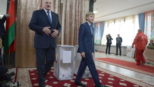 Президент Беларуси Александр Лукашенко с сыном Николаем - Sputnik Беларусь