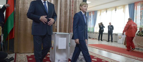 Президент Беларуси Александр Лукашенко с сыном Николаем - Sputnik Беларусь