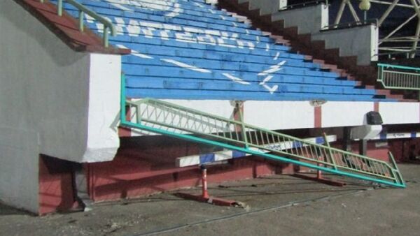 На стадионе в Витебске обрушилось ограждение - Sputnik Беларусь