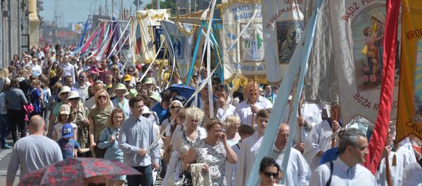 Многочисленные участники процессии - Sputnik Беларусь