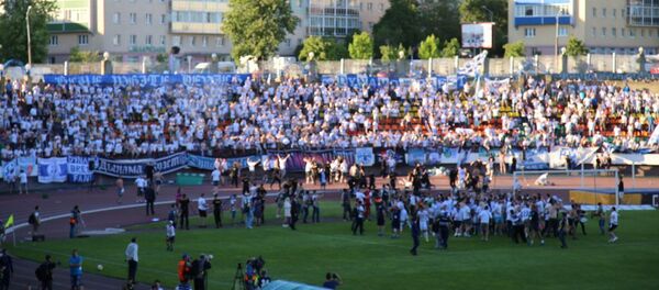 Финал Кубка Беларуси по футболу, фанаты выбежали на поле - Sputnik Беларусь