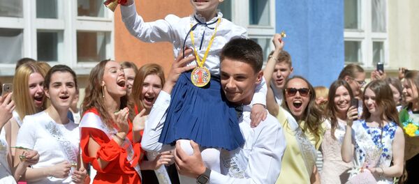 Последний звонок в минской гимназии №12 - Sputnik Беларусь