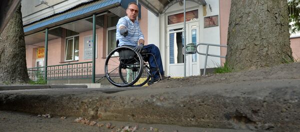 Как инвалиду попасть в здание МРЭК в Минске - парковка на Кальварийской Как инвалиду попасть в здание МРЭК в Минске - парковка на Кальварийской - Sputnik Беларусь