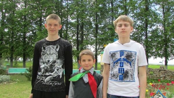Школьники, которые потушили пожар в Клюковке - Sputnik Беларусь
