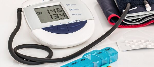 Тонометр и таблетки - Sputnik Беларусь