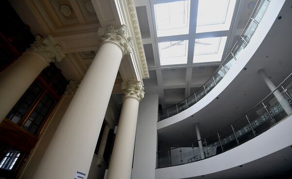 Выставочный зал освещается окнами второго света по всему периметру южного, восточного и западного фасадов. - Sputnik Беларусь