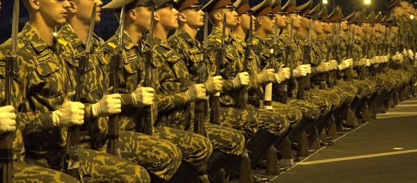 Рота ганаровай варты правяла рэпетыцыю парада да Дня Незалежнасці Рота ганаровай варты правяла рэпетыцыю парада да Дня Незалежнасці - Sputnik Беларусь