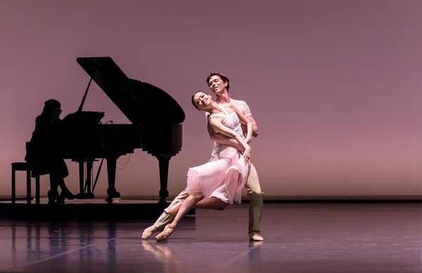 Белорусские зрители увидят лучшие номера из репертуара Astana Ballet Белорусские зрители увидят лучшие номера из репертуара Astana Ballet - Sputnik Беларусь