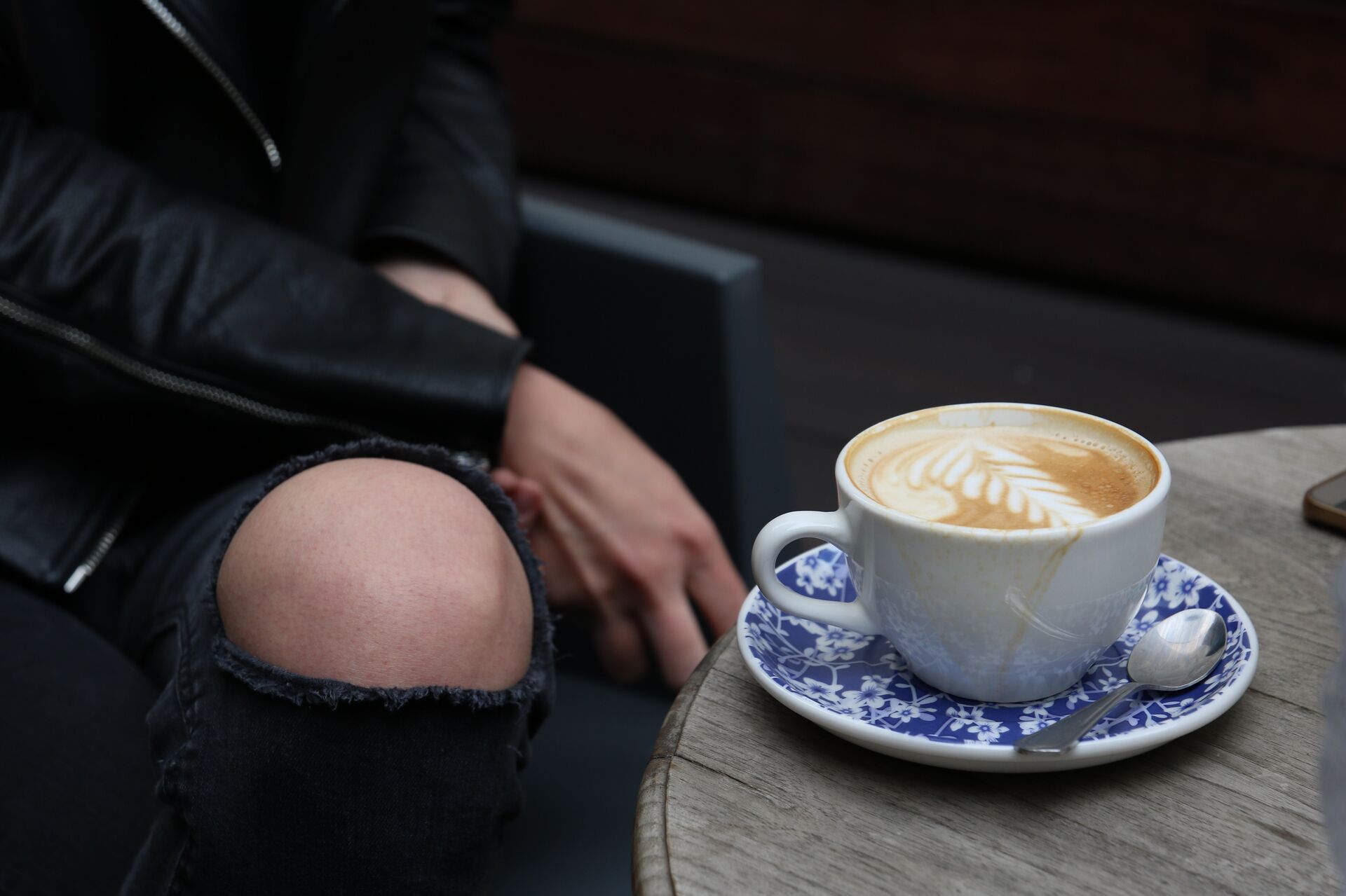 Встреча в кафе - Sputnik Беларусь, 1920, 02.04.2026