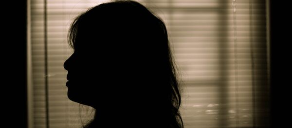 Силуэт на фоне окна - Sputnik Беларусь