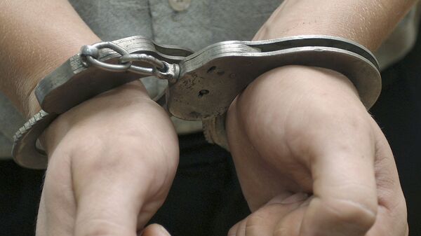 Арестованный в наручниках, архивное фото - Sputnik Беларусь