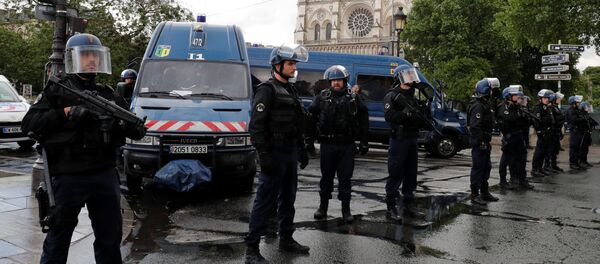Полиция на месте инцидента в Париже - Sputnik Беларусь