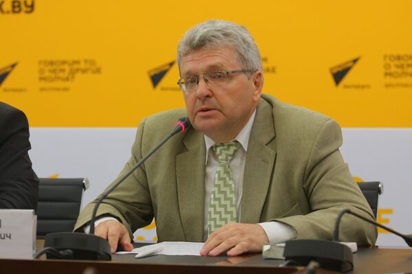 Доцент Института журналистики БГУ Борис Залесский Доцент Института журналистики БГУ Борис Залесский - Sputnik Беларусь