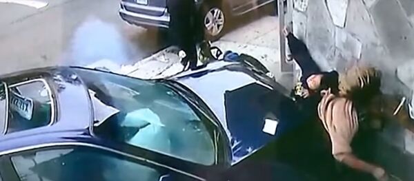 Американка бросилась под машину, чтобы спасти мальчика - Sputnik Беларусь