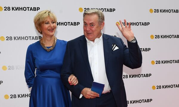 Актер Юрий Стоянов с супругой - Sputnik Беларусь