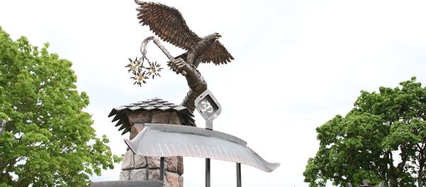 Орел, взлетающий с руки средневекового воина, - один из элементов декора - Sputnik Беларусь