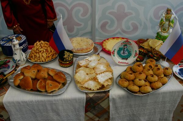 На празднике многонациональной России не только интересно, но и вкусно - Sputnik Беларусь