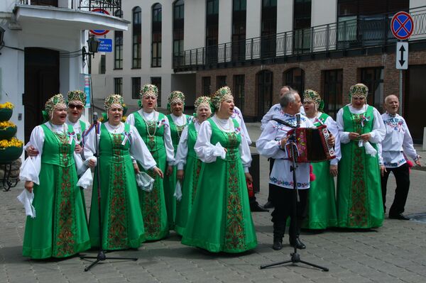 Русские народные песни на площади у Ратуши - Sputnik Беларусь