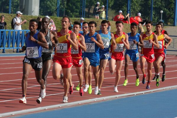 Спортсмены сражаются за лучшее время на Кубке Европы в беге на 10 тысяч метров. - Sputnik Беларусь