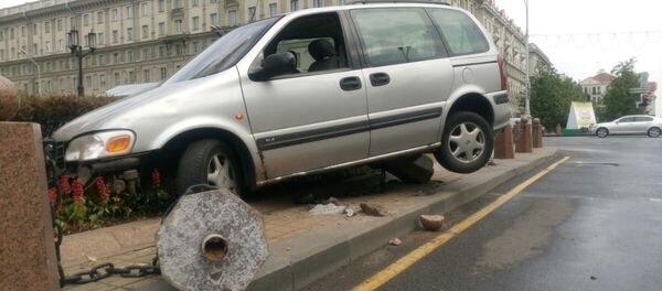 Ведущий радио Sputnik стал очевидцем ДТП в центре Минска Ведущий радио Sputnik стал очевидцем ДТП в центре Минска - Sputnik Беларусь