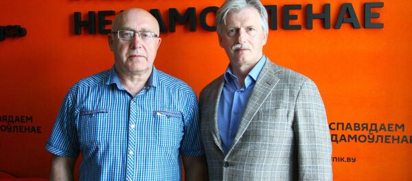 Петербургский композитор, уроженец Беларуси Леонид Левашкевич  и директор по организационным вопросам  творческого объединения Маэстро Александр Станкевич - Sputnik Беларусь