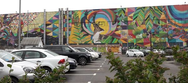 Искусствовед прошелся по граффити на Октябрьской - Sputnik Беларусь