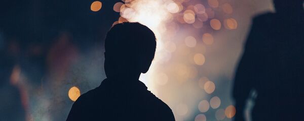 Силуэт мальчика, архивное фото Силуэт мальчика, архивное фото - Sputnik Беларусь