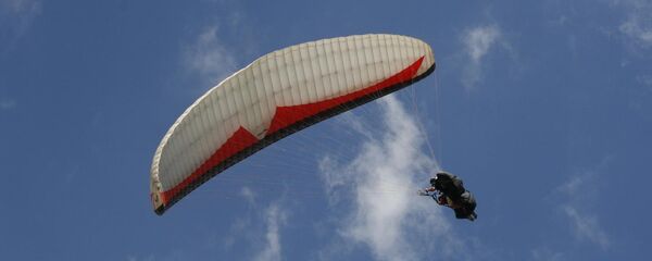 Парапланерист, архивное фото Парапланерист, архивное фото - Sputnik Беларусь