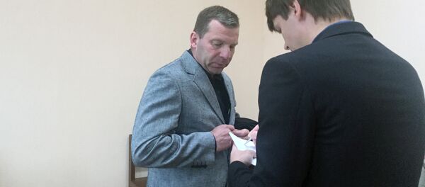 Отец Казакевича и адвокат обвиняемого Отец Казакевича и адвокат обвиняемого - Sputnik Беларусь