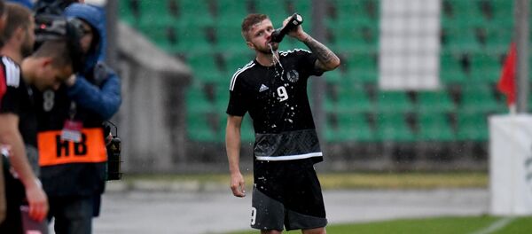 Никита Корзун (Беларусь) готовится выйти на поле - Sputnik Беларусь