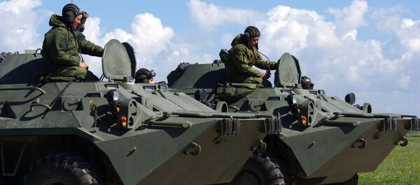 БТР на марше, архивное фото - Sputnik Беларусь