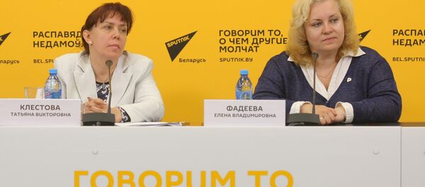 Заместитель директора РНПЦ трансфузиологии и медицинских биотехнологий Татьяна Клестова и председатель Минской городской организации БО Красного Креста Елена Фадеева - Sputnik Беларусь