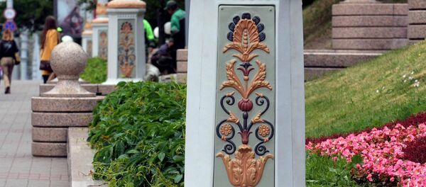 На плошчы Свабоды ў Мінску размалявалі ліхтары - Sputnik Беларусь