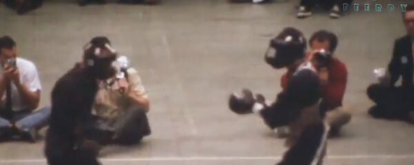 Видеоролик настоящего боя Брюса Ли порвал интернет Видеоролик настоящего боя Брюса Ли порвал интернет - Sputnik Беларусь