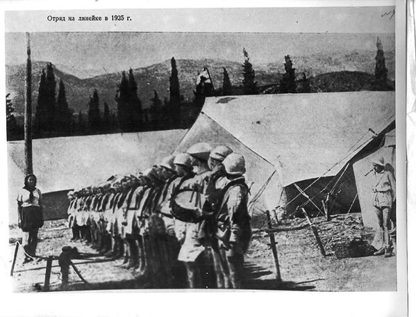 Артэк у 1925 годзе - тады тут было чатыры палаткі і драўляныя ложкі, абцягнутыя парусінай. - Sputnik Беларусь