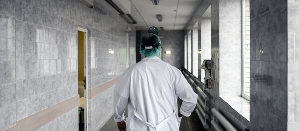 Работа хирурга, архивное фото - Sputnik Беларусь