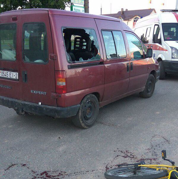 Разбитое стекло автомобиля - Sputnik Беларусь