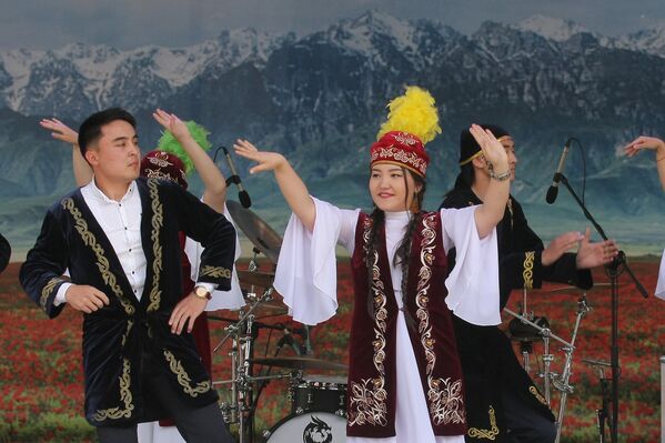 Минчанам на Дне культуры Казахстана показали зажигательные казахские танцы. - Sputnik Беларусь