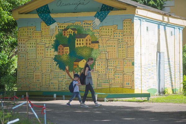 Район пытаются оживить граффитисты-любители. - Sputnik Беларусь