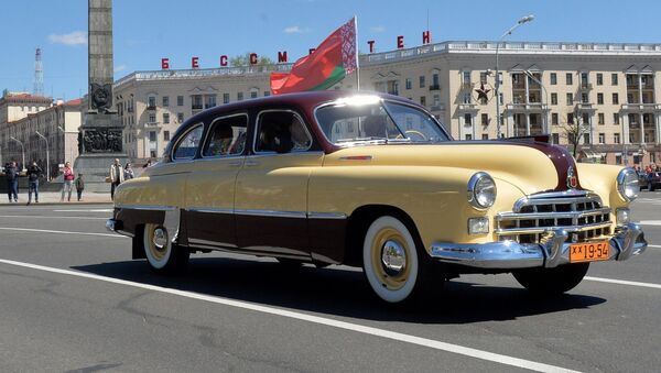 Советские машины на параде ретро-автомобилей в Минске 13 мая - Sputnik Беларусь