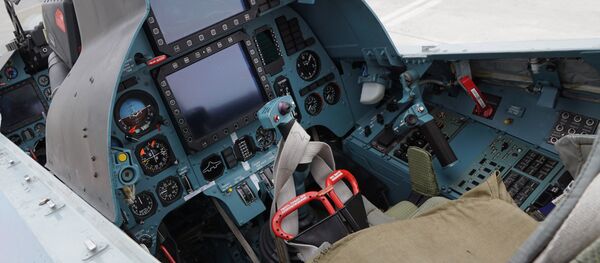 Кабина пилота многоцелевого истребителя СУ-30СМ, архивное фото - Sputnik Беларусь