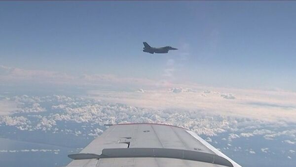 Истребитель НАТО приблизился к самолету министра обороны РФ - Sputnik Беларусь