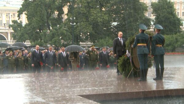 Путин возложил венок к Могиле Неизвестного солдата - Sputnik Беларусь
