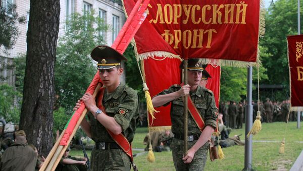 Участники парада тренируются на плацу военной комендатуры в Уручье - Sputnik Беларусь